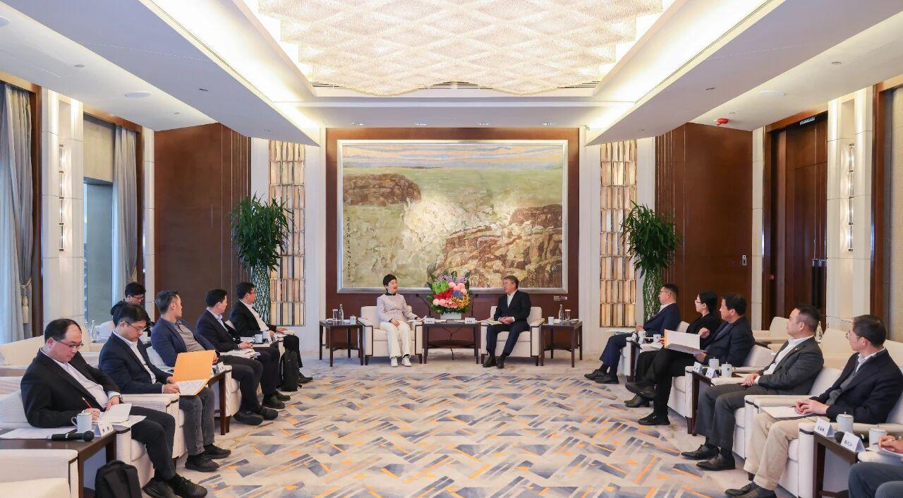 市领导率队赴香港开展经贸交流活动