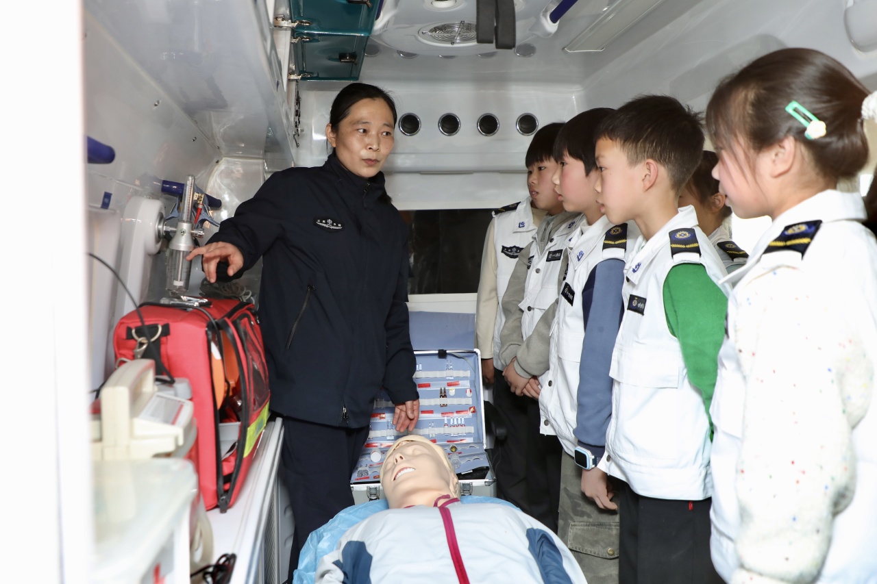 昆山深入开展未成年人急救体验活动